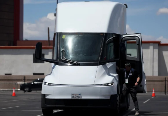 Nearly a Decade Later, the Electric Tesla Semi Is Here