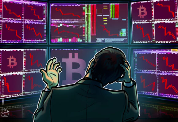 Bitcoin drops under $83K as liquidity hunting keeps bulls from targeting yearly open