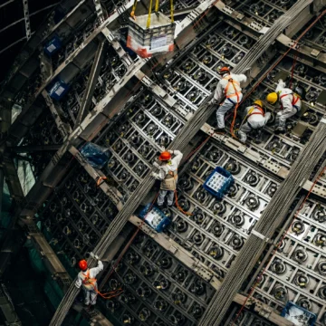 A Scientist Working on the ‘IceCube’ Neutrino Detector Explains the Nobel Prize–Winning Technology