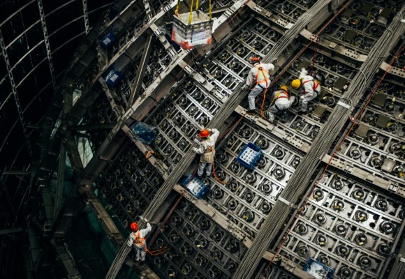 A Scientist Working on the ‘IceCube’ Neutrino Detector Explains the Nobel Prize–Winning Technology